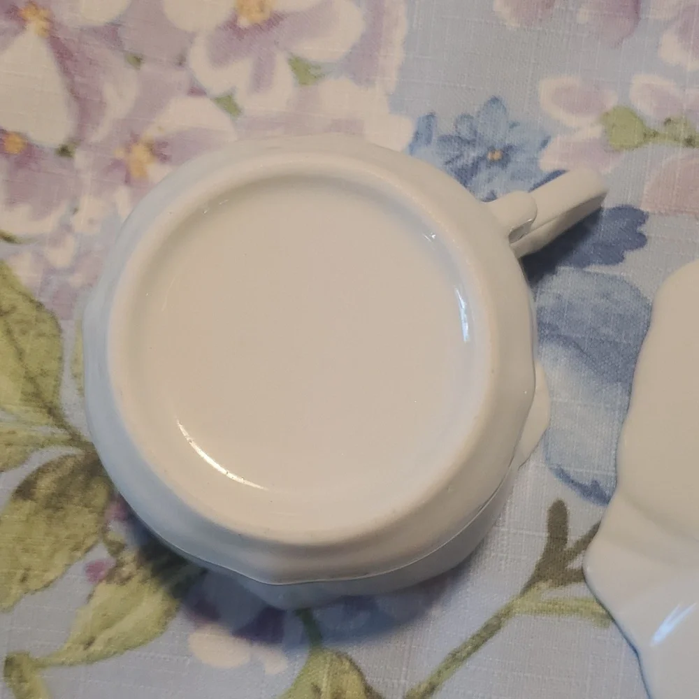 Porcelain TULIP Teacup and saucer VINTAGE white Tea Coffee - Picture 4 of 5